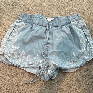 Size XS super cute Abercrombie shorts